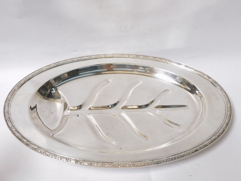 Vintage Oneida Silver Plated Regency Oval Meat Cut: Vintage Oneida Silver Plated Regency Oval Meat Cutlery Serving Platter, 17in by 11.75in by 1.75in