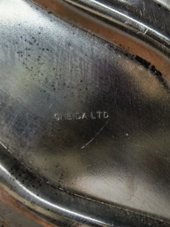 Vintage Oneida Silver Plated Regency Oval Meat Cut - 6