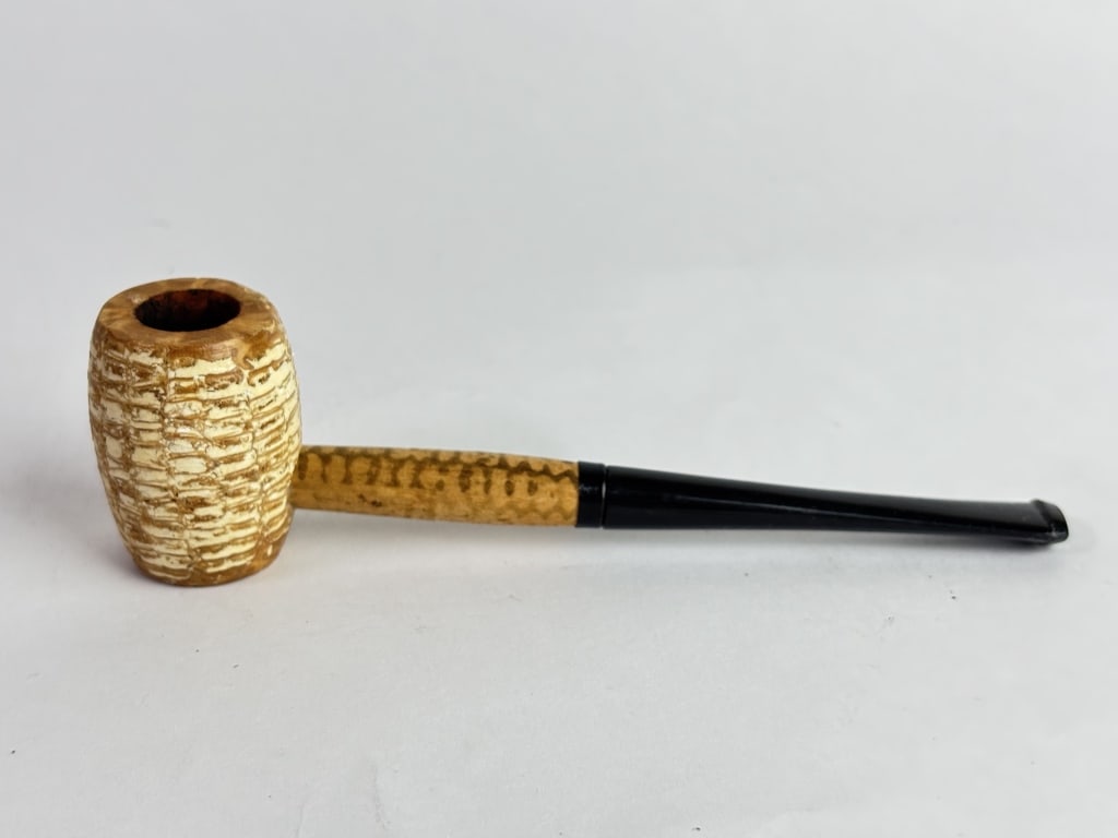 Vintage Missouri Meerchum Corn Cob Smoking Pipe: Vintage Missouri Meerchum Corn Cob Smoking Pipe, 6in by 1.75in