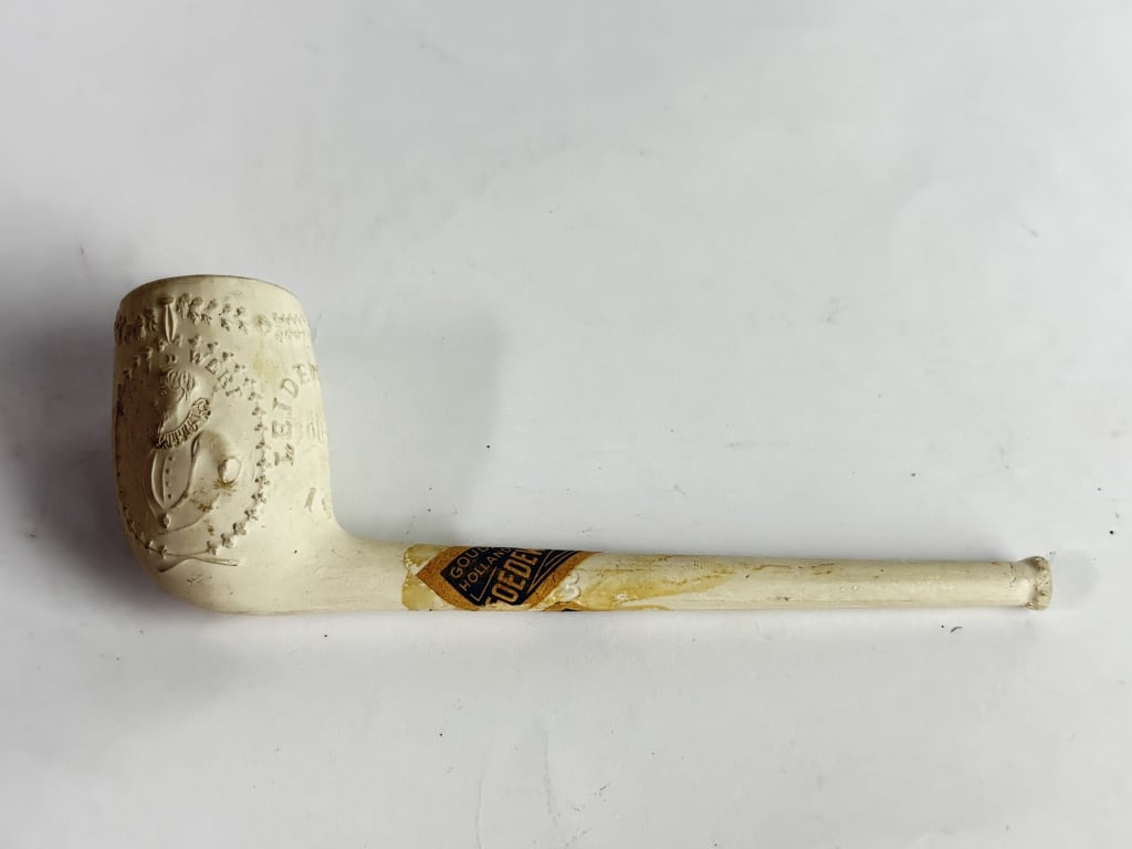 Vintage Dutch "Gouda" Commemorative Clay Pipe: Vintage Dutch "Gouda" Commemorative Clay Pipe, 5.5in by 1 7/8in