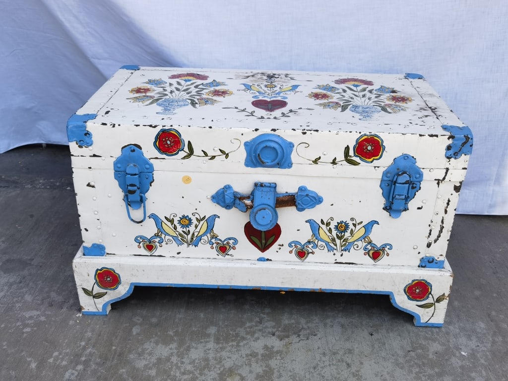 Vintage Hand-Painted Folk Art Storage Chest (1 of 6)