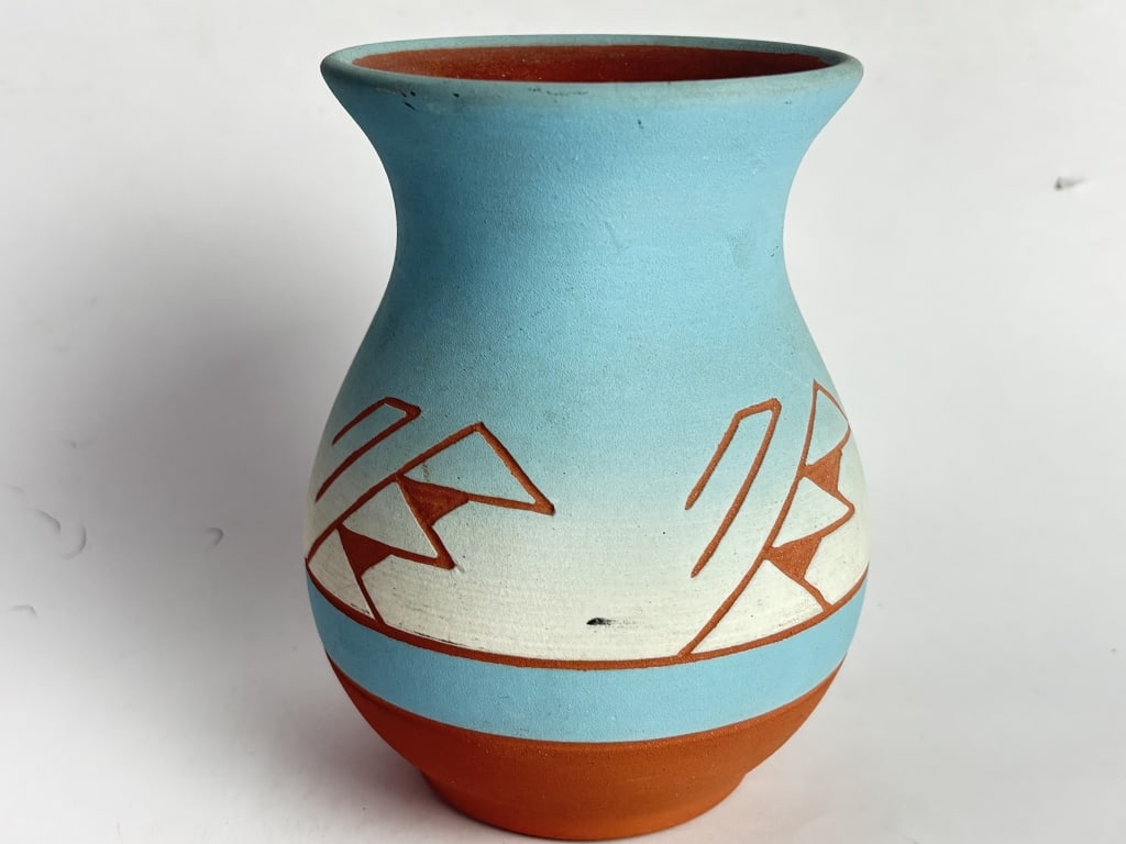 Vintage Signed Native American Pottery Vase - 3