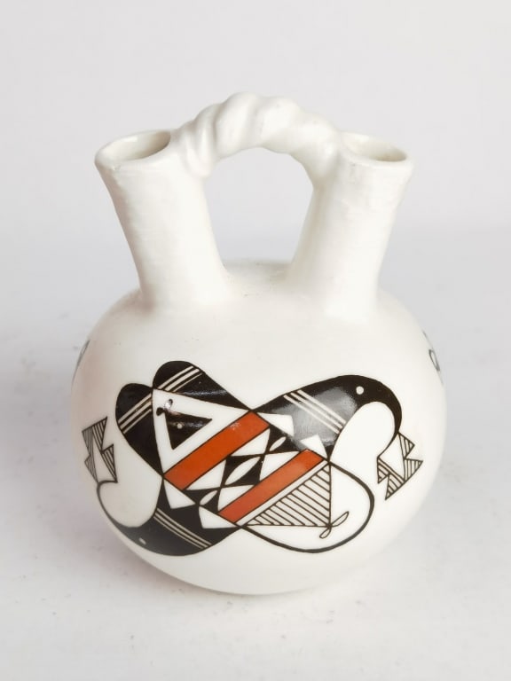 Vintage American Indian Pottery "Laguna" Vase: Vintage American Indian Pottery "Laguna" Vase, 4in