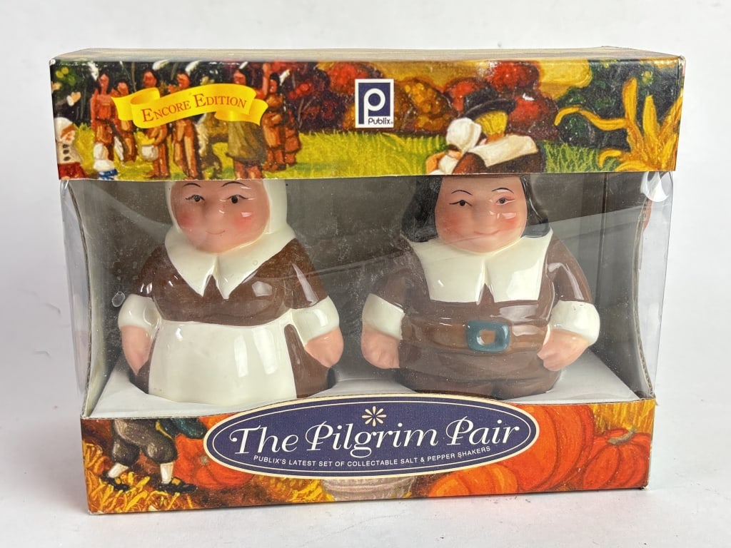 2002 Publix "The Pilgrim Pair" Novelty Salt & Pepp: 2002 Publix "The Pilgrim Pair" Novelty Salt & Pepper Set, 6.25in by 5.25in by 3.25in