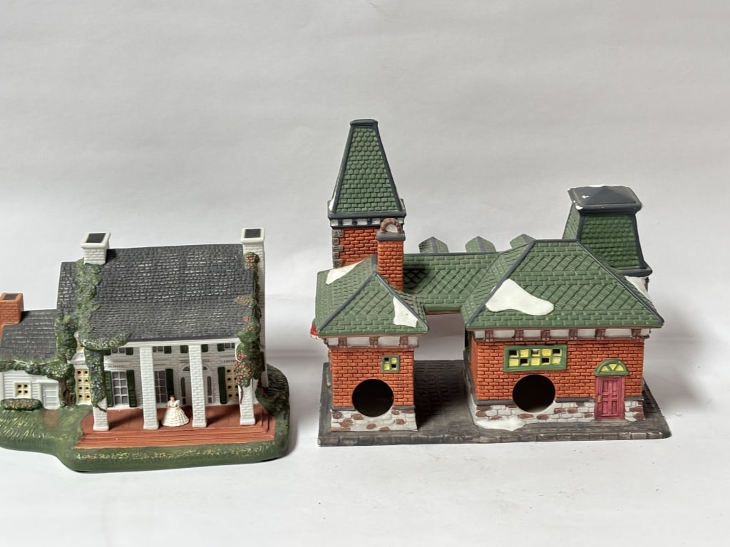 (2) Vintage Collectible Porcelain Houses: (2) Vintage Collectible Porcelain Houses, 7.75in by 8.75in