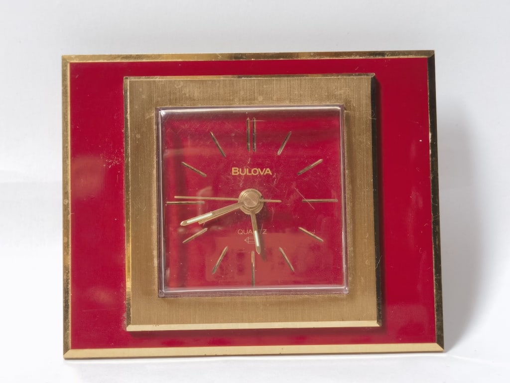 Vintage Bulova Quartz Square Desk Clock (1 of 5)