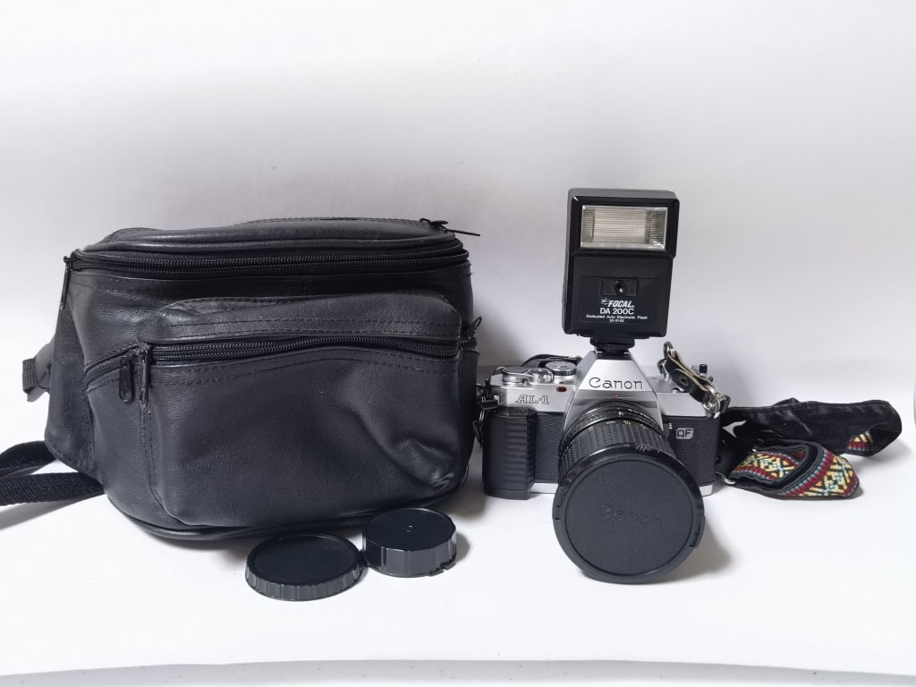 Canon AL-1 35mm SLR Camera Outfit with Flash (1 of 4)