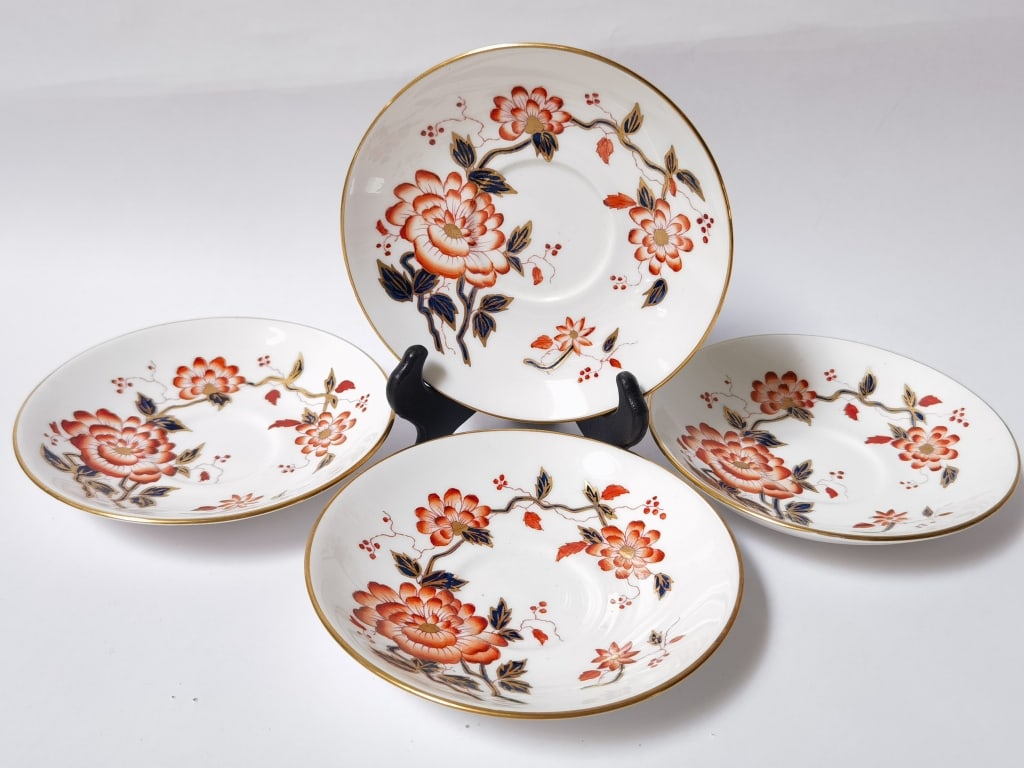 (4) Crown Staffordshire Imari-Style Floral Plates (1 of 4)