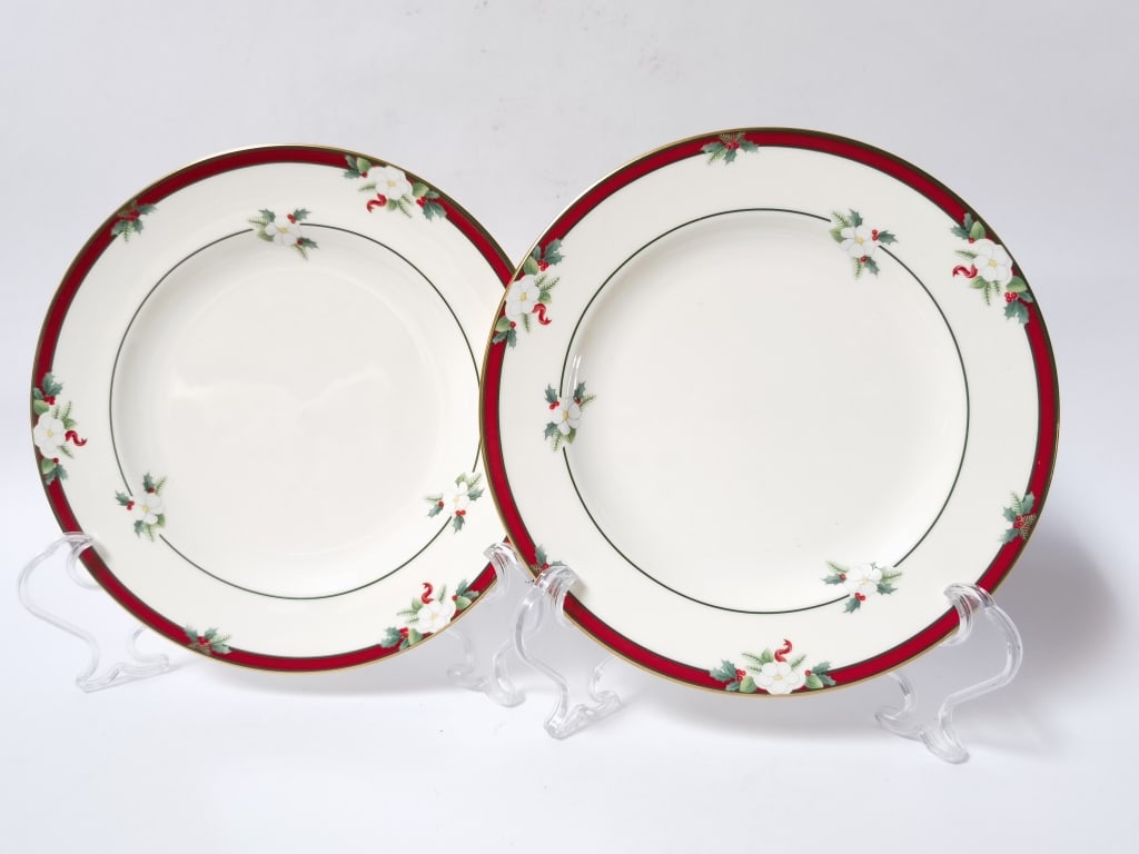 Pr. of Pfaltzgraff Yaletide Plates (1 of 4)
