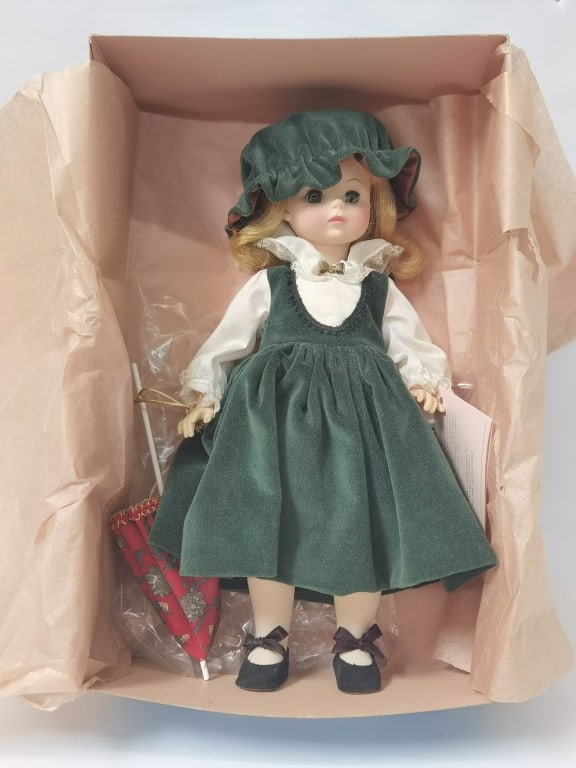 Vintage Madame Alexander "Bellow's Anne" Doll: Vintage Madame Alexander "Bellow's Anne" Doll with Japanese Parasol, 13in