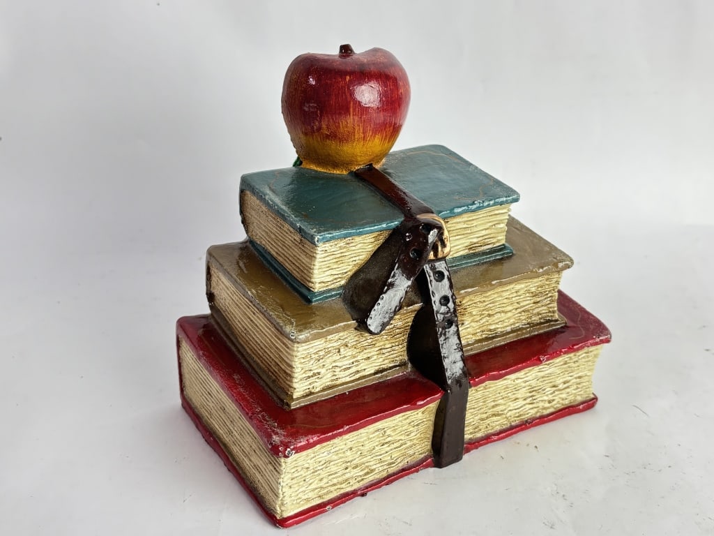 Vintage "Apple for the Teacher" Decorative Doorsto: Vintage "Apple for the Teacher" Decorative Doorstop, 5.25in by 6in by 4in