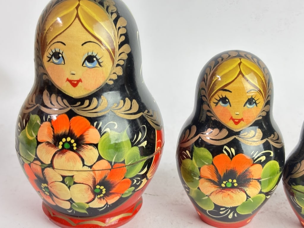 Contemporary Floral Traditional Russian Nesting Do - 2