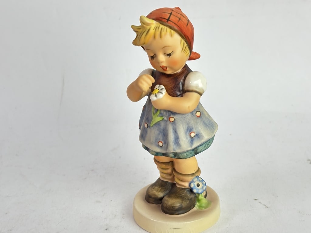 1972 Goebel Hummel "Loves Me, Loves Me Not" Figuri: 1972 Goebel Hummel "Loves Me, Loves Me Not" Figurine, 5in by 2.5in