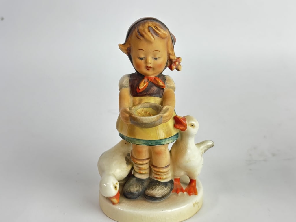 Vintage Goebel Hummel Porcelain "Be Patient" Figur (1 of 6)