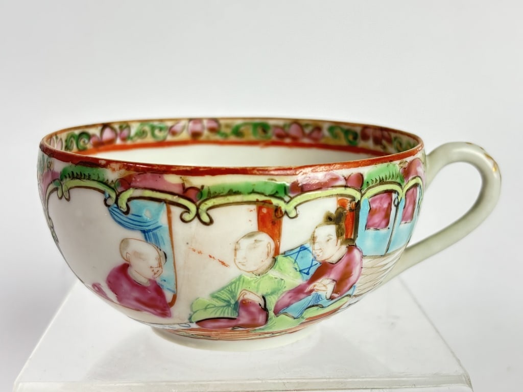 Vintage Chinese Porcelain Famille Rose Medallion p (1 of 4)