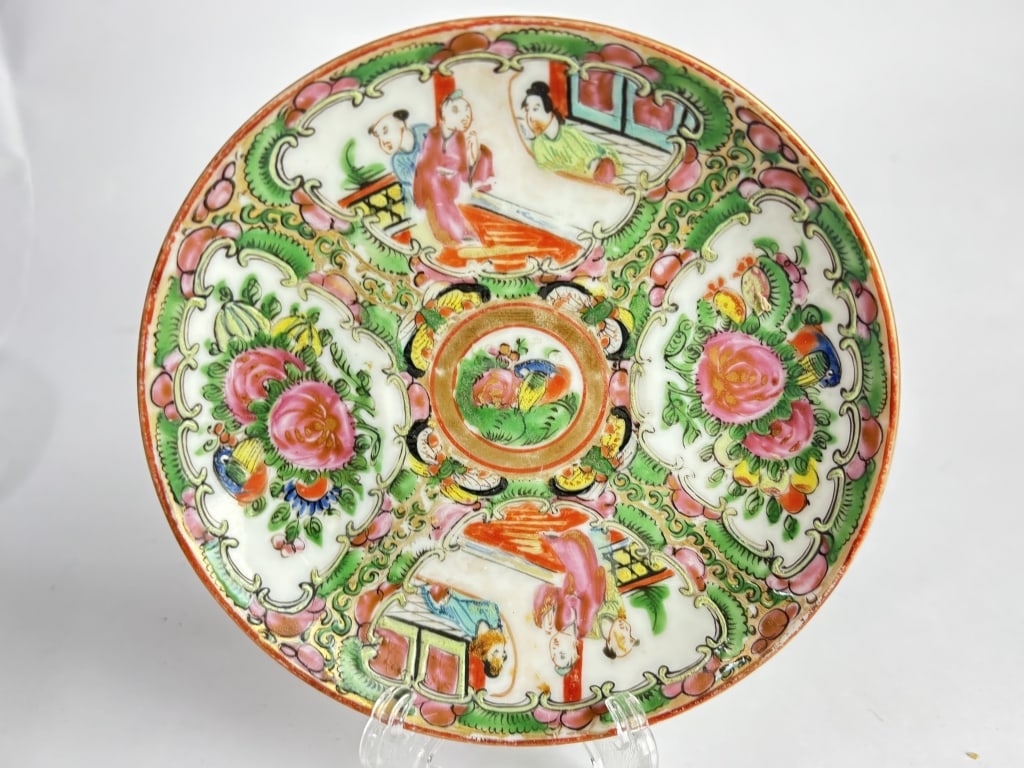 Vintage Chinese Porcelain Famille Rose Medallion P (1 of 4)