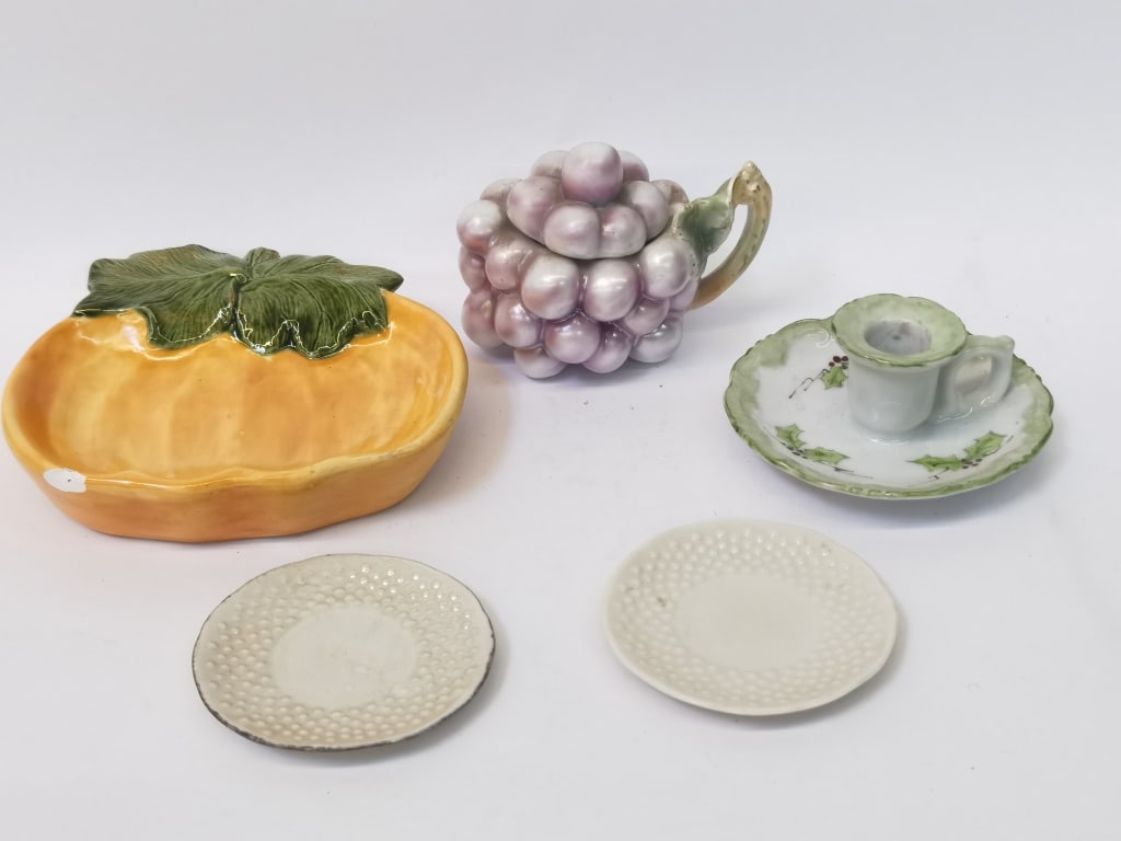 Group of Porcelain Wares: Group of Porcelain Wares, 3in by 6in