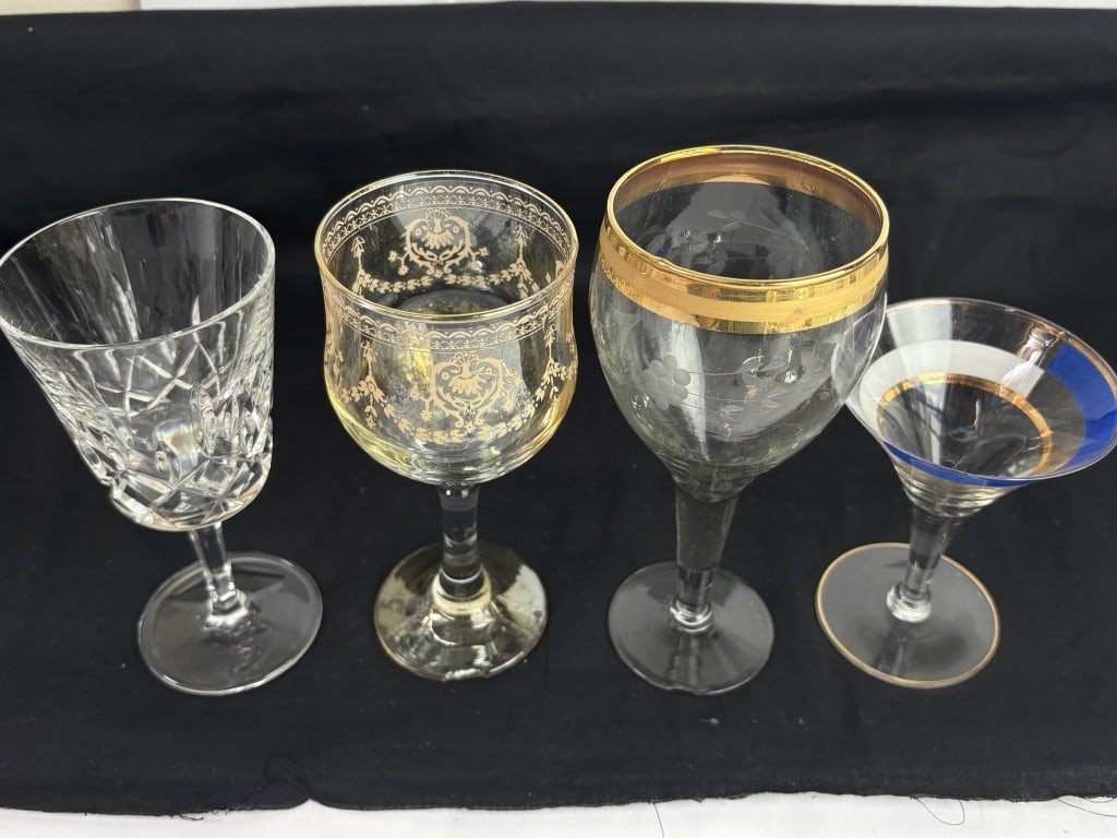 (4) Vintage Waterford/Gilt Wine Glasses (1 of 8)
