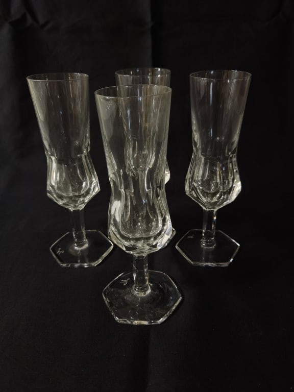 (4) M Mark Champagne Flutes: (4) M Mark Champagne Flutes, 7.75in