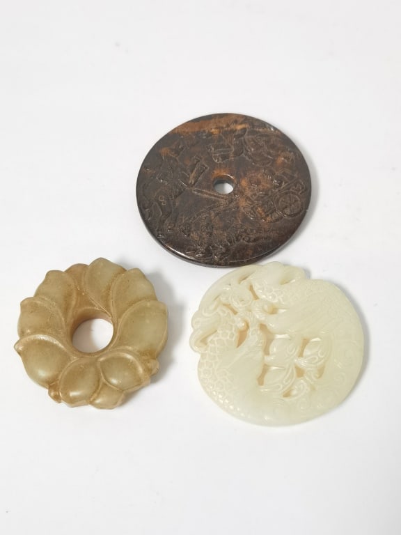 Group of Chinese Carved Pendants: Group of Chinese Carved Pendants, 2.5in