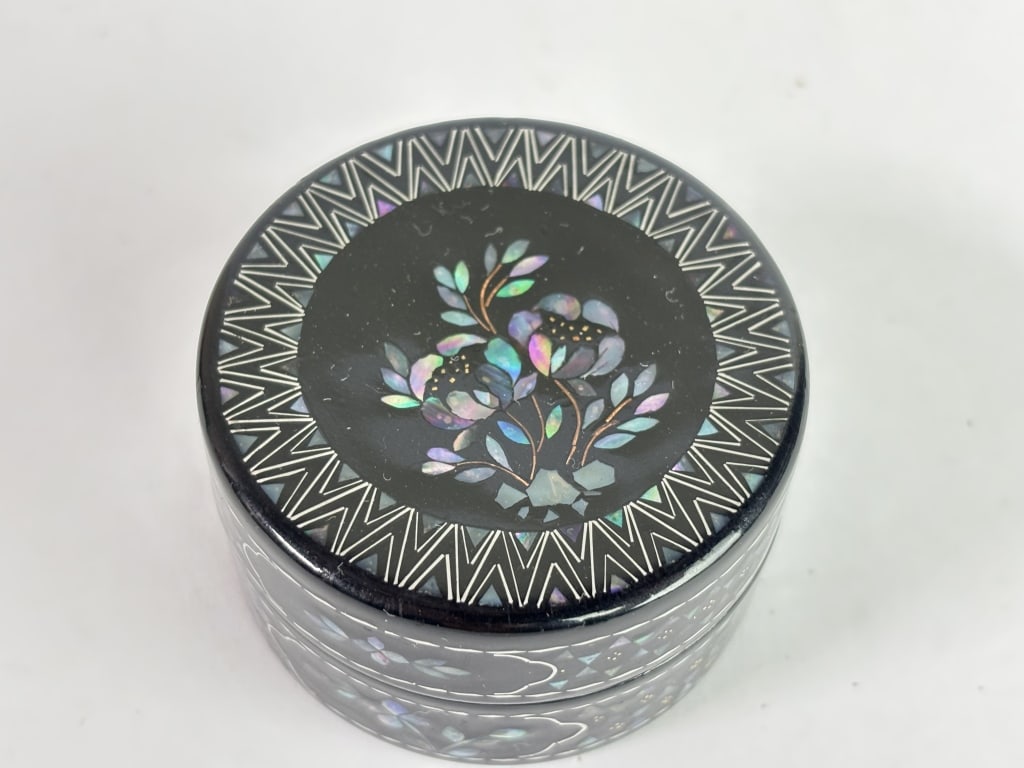 Vintage Chinese Mother-of-Pearl over Lacquer Box: Vintage Chinese Mother-of-Pearl over Lacquer Box, 2.25in by 1.75in