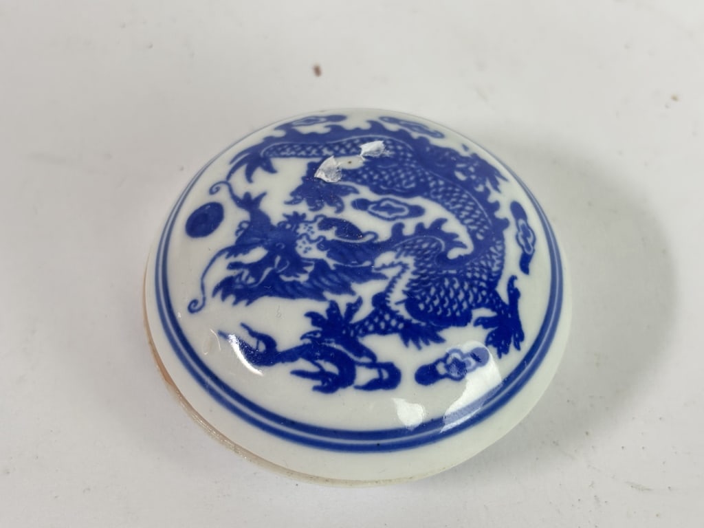 Chinese Porcelain B&W Dragon Seal Ink Box (1 of 4)