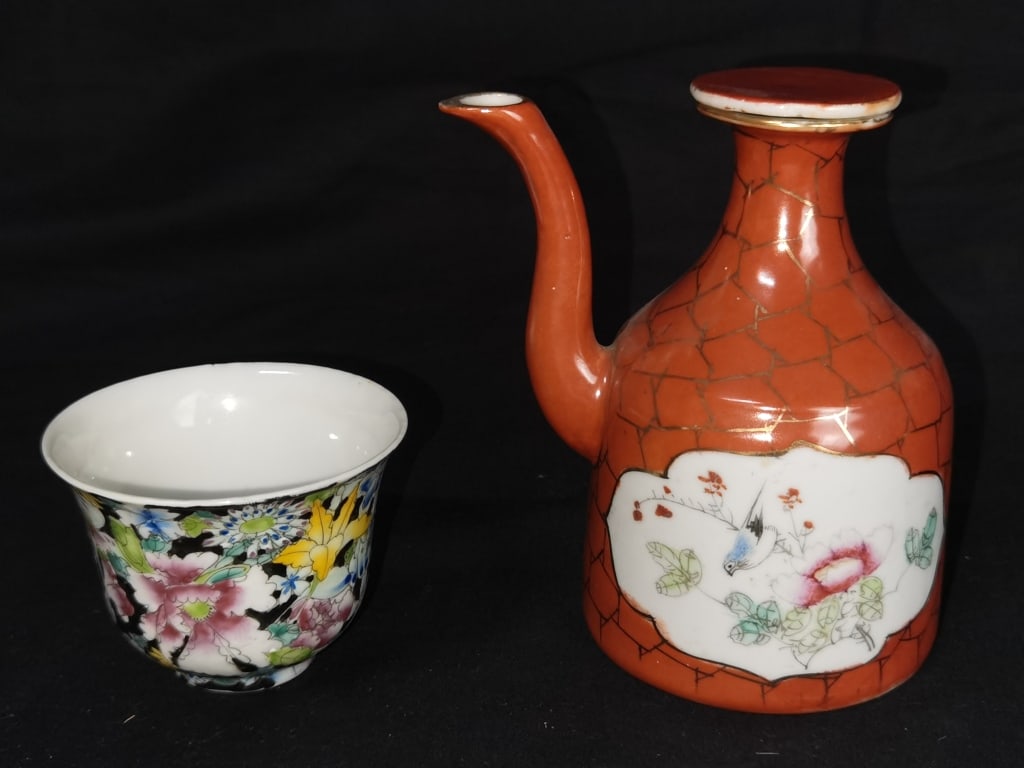 Qing Chinese Porcelain Famille Noir and Coral Red: Qing Chinese Porcelain Famille Noir and Coral Red Glaze Wine Wares, 5.25in