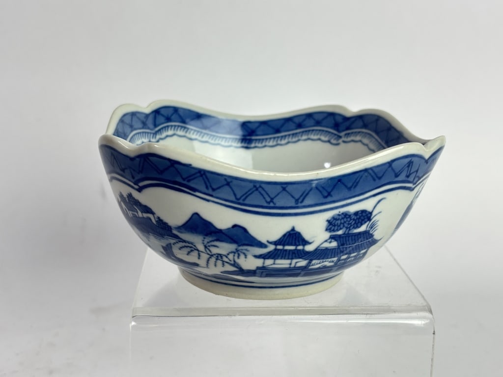 Vintage Chinese Export Porcelain B&W Square Bowl (1 of 3)