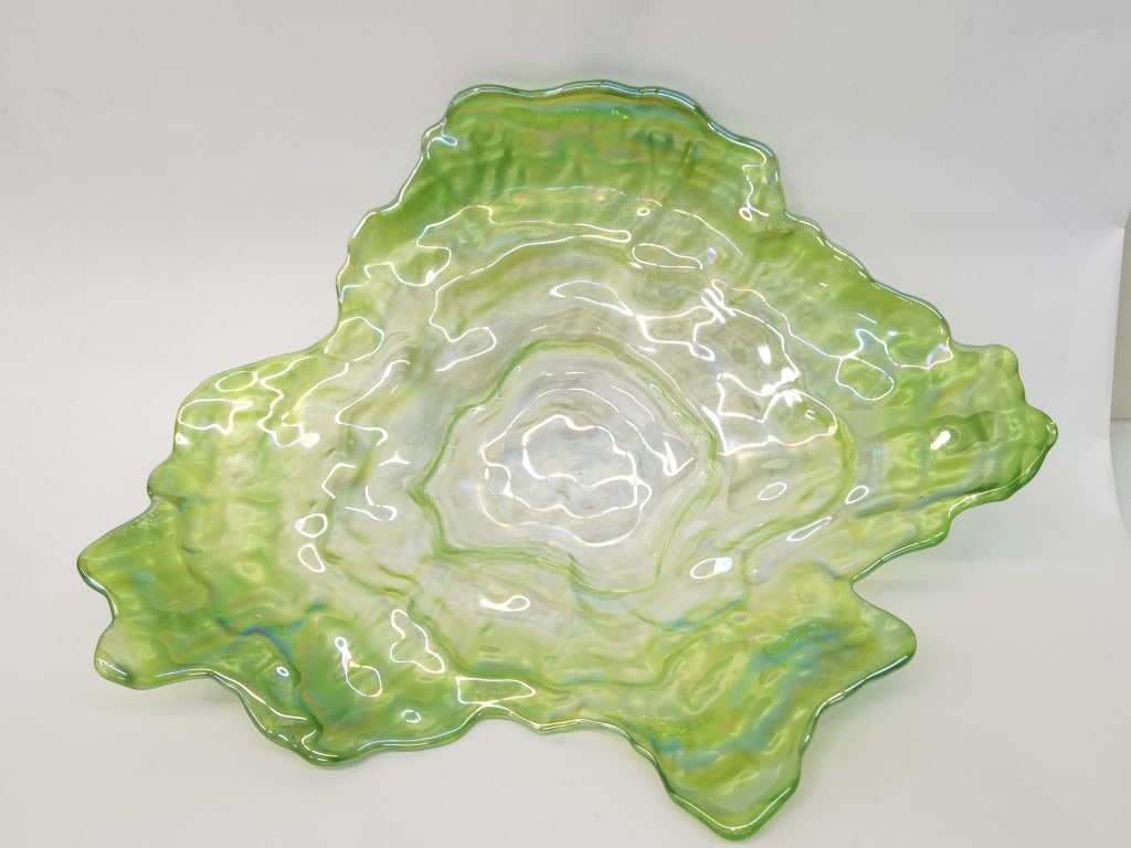 Large Vintage Green Art Glass Bowl: Large Vintage Green Art Glass Bowl, 16in by 14in