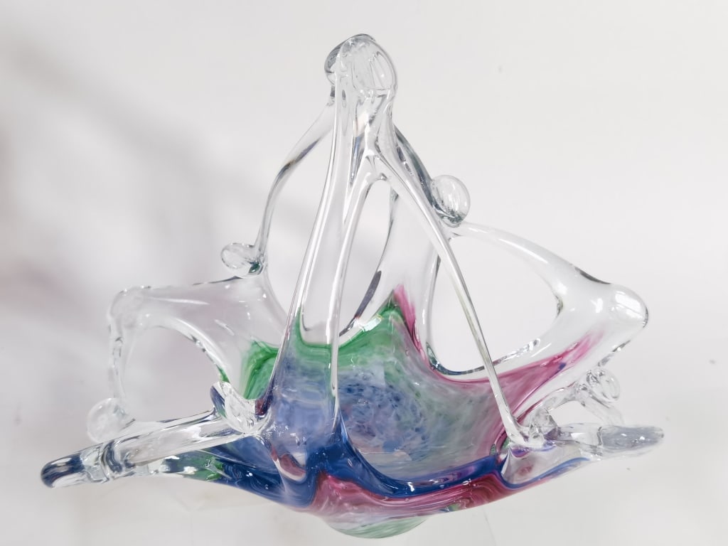 Vintage Murano Italy Art Glass Basket: Vintage Murano Italy Art Glass Basket, 7in by 8.5in