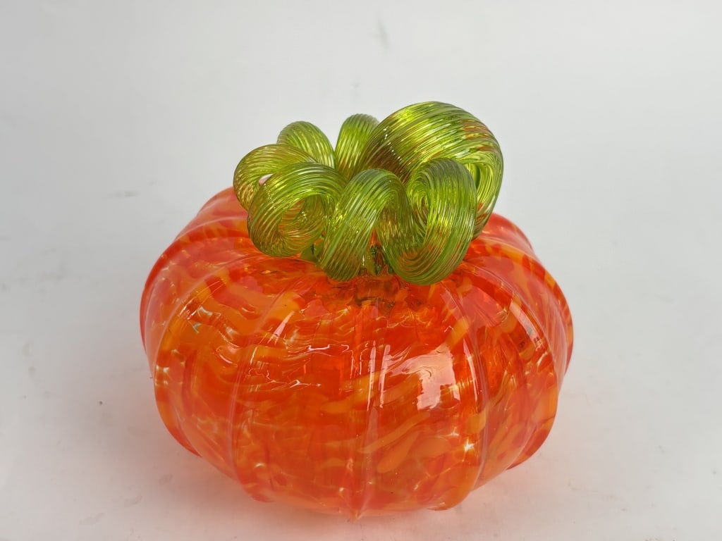 Vintage Art Glass Pumpkin: Vintage Art Glass Pumpkin, 4in by 3.5in