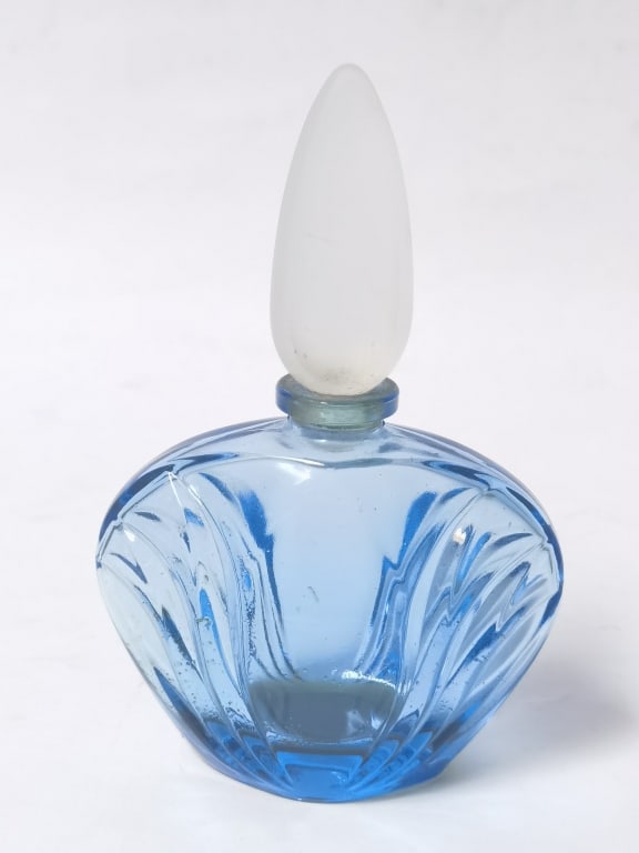 Vintage Avon Blue Glass Perfume Bottle (1 of 2)