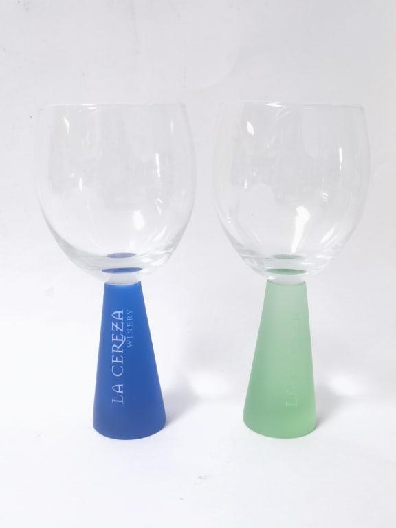 (2) La Cereza Winery Wine Glasses (1 of 2)