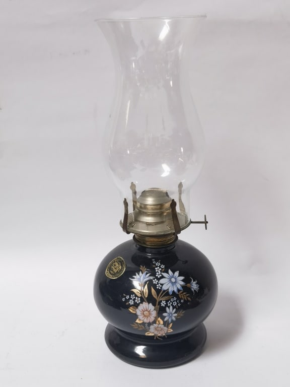 Vintage Lamplight Farms Floral Oil Lamp: Vintage Lamplight Farms Floral Oil Lamp, 14in by 5.5in