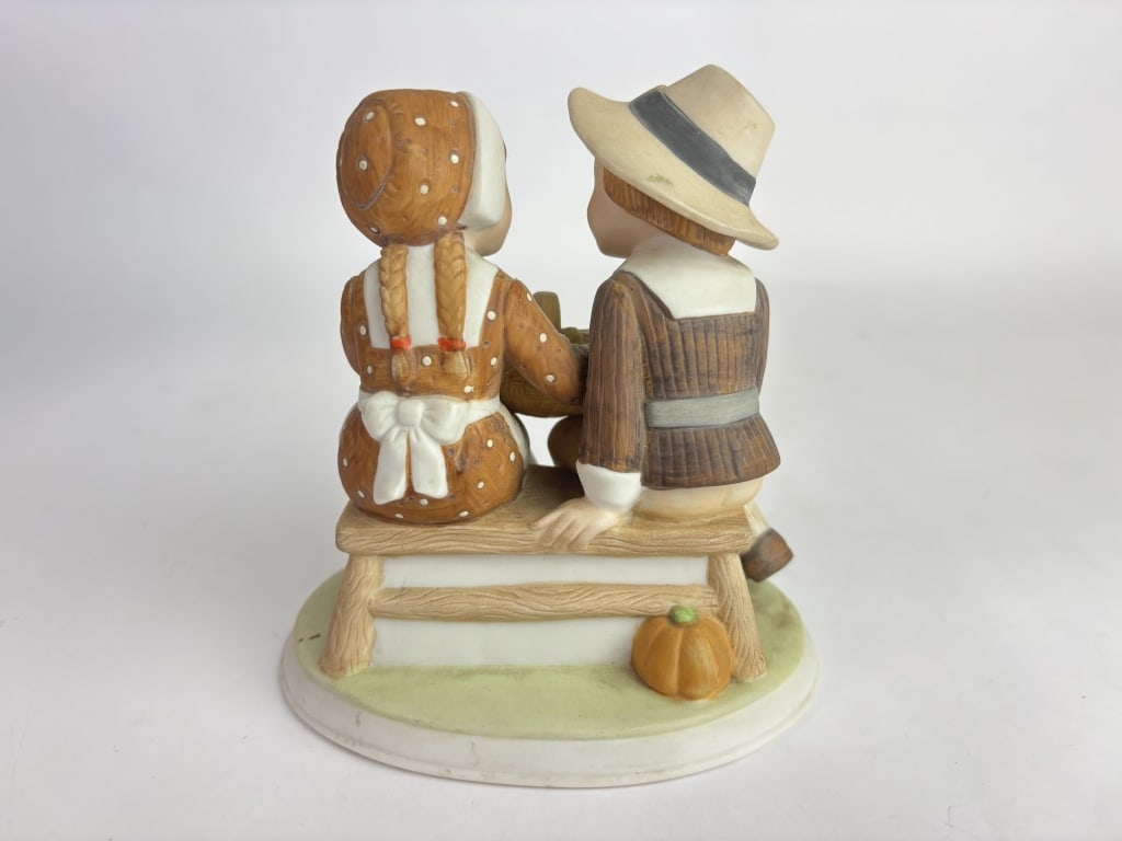 Limited Ed. 1987 Holly Hobbie "Thankful Hearts" Fi: Limited Ed. 1987 Holly Hobbie "Thankful Hearts" Figurine, 4.75in by 4.5in
