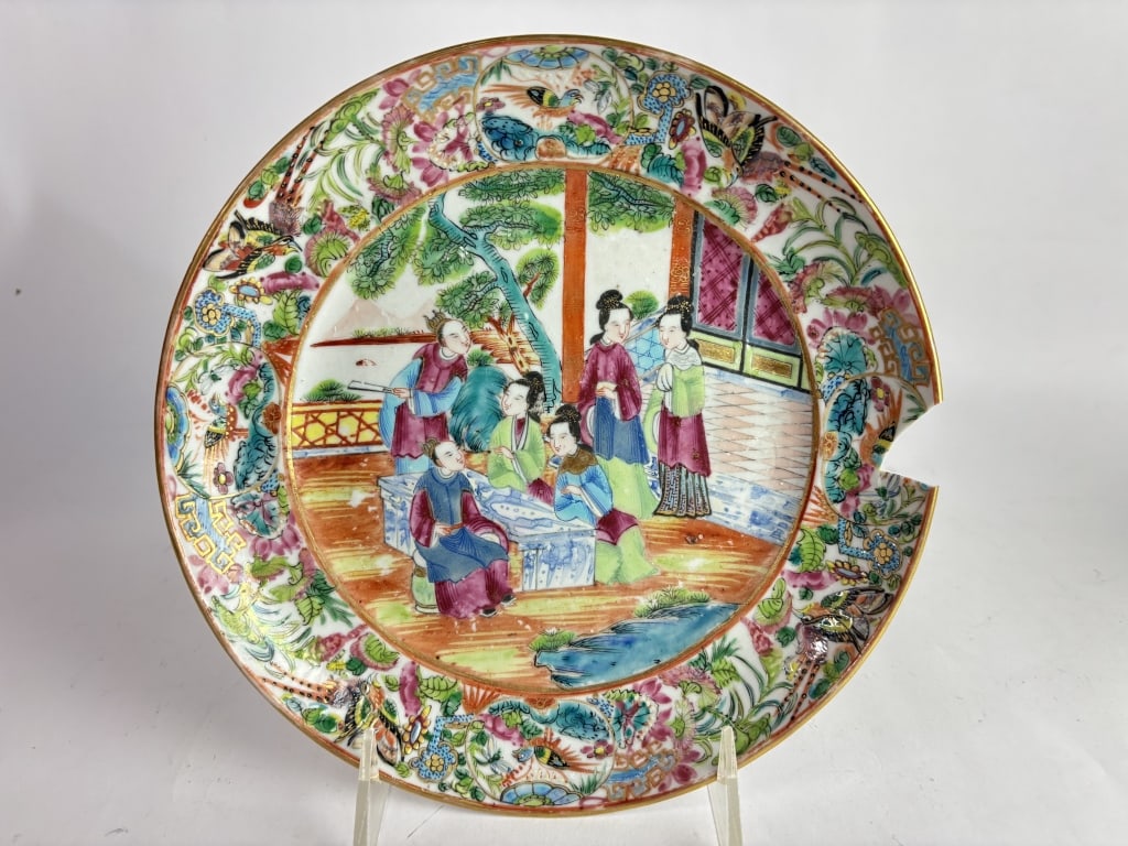 Chinese Porcelain Famille Rose Medallion Plate: Chinese Porcelain Famille Rose Medallion Plate, 7 7/8in