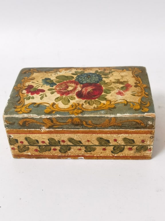 Vintage Hand Painted Floral Wood Jewelry Box: Vintage Hand Painted Floral Wood Jewelry Box, 4.75in by 3in by 1.75in