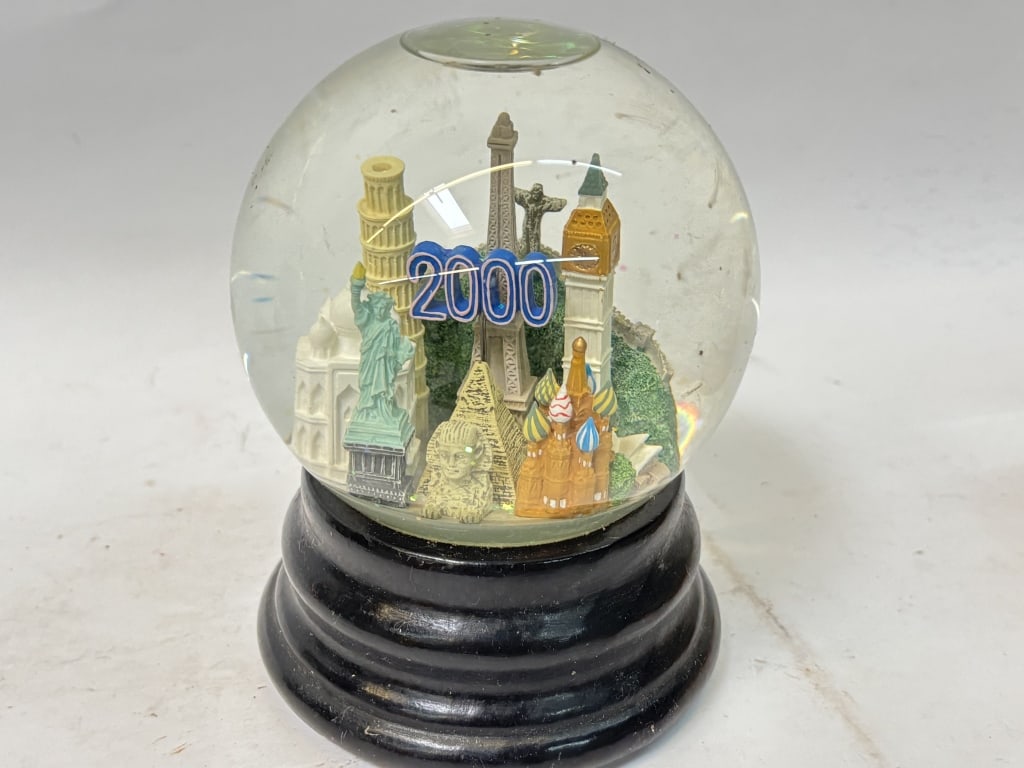 Vintage Saks Fifth Avenue 2000 World Globe: Vintage Saks Fifth Avenue 2000 World Globe, 6.5in
