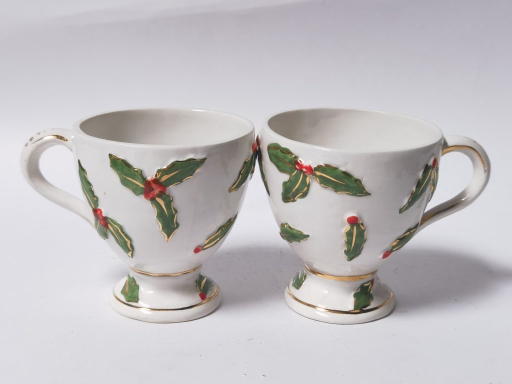 (2) Vintage Italian Porcelain Mistletoe Tea Cups: (2) Vintage Italian Porcelain Mistletoe Tea Cups, 4in by 3 1/8in