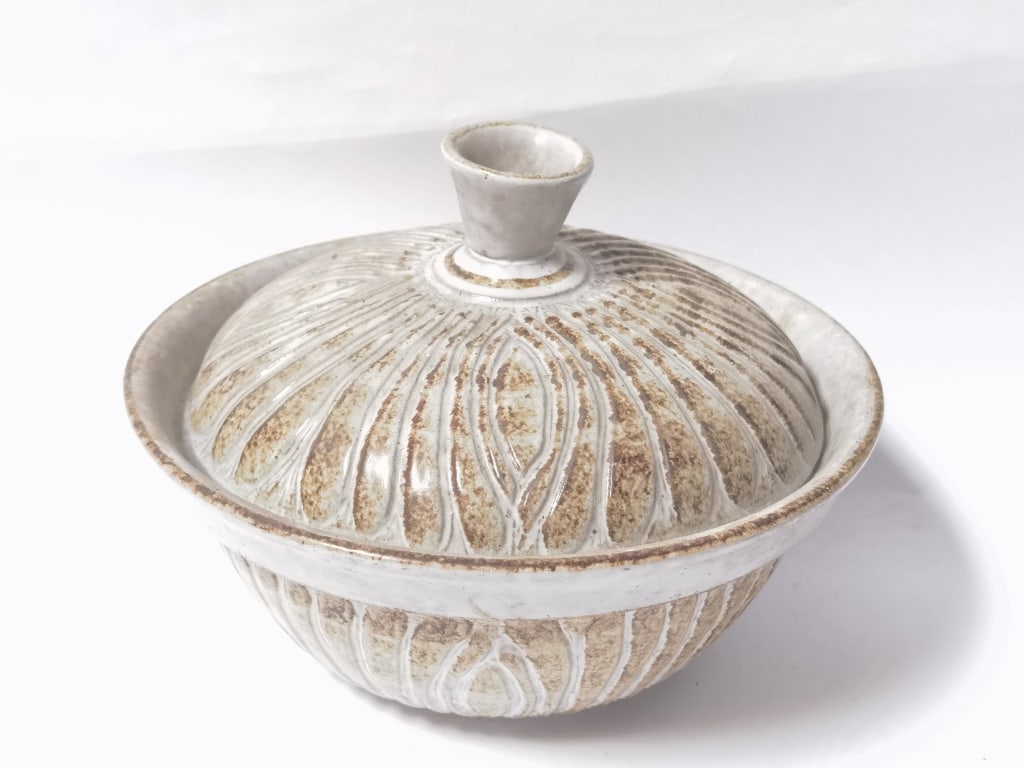 Pottery Craft Covered Bowl: Pottery Craft Covered Bowl, 8.5in by 6in