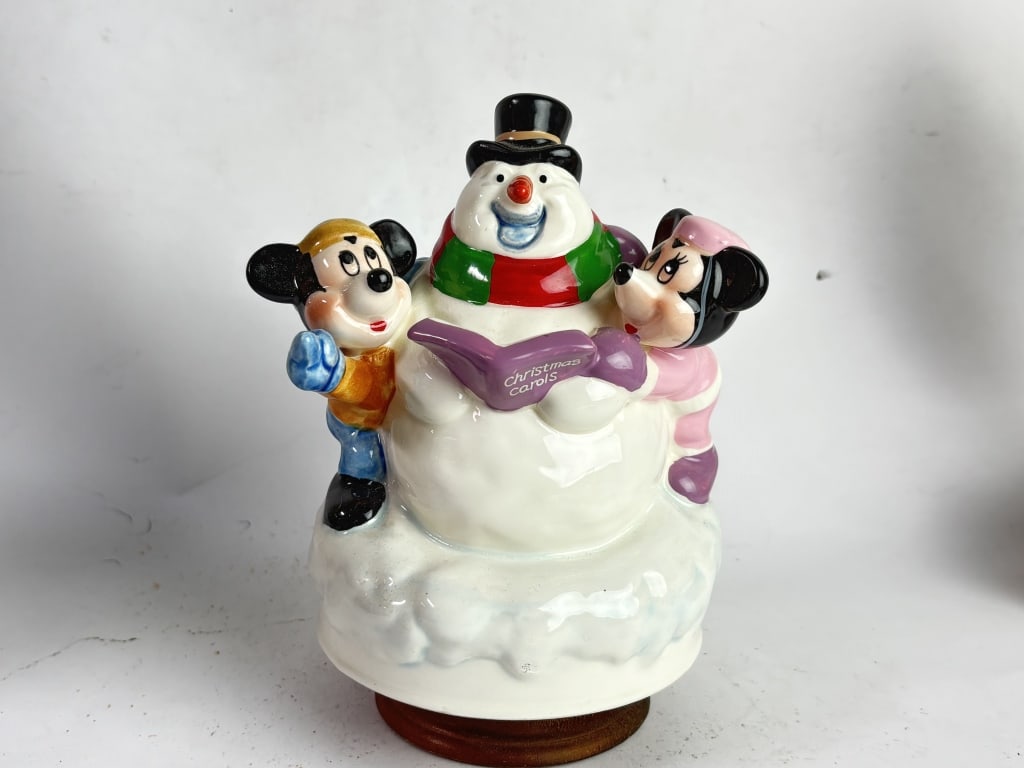 Schmid Mickey and Minnie Mouse Christmas Music Box: Schmid Mickey and Minnie Mouse Christmas Music Box, 2467/15000, 7in by 5.5in