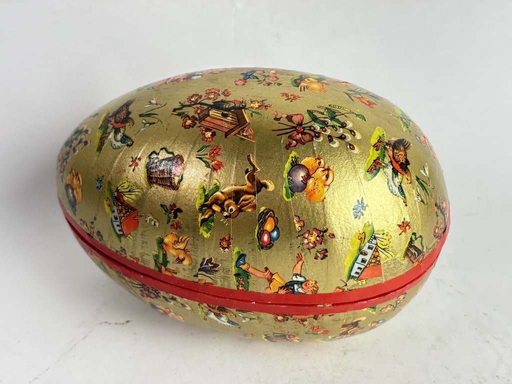 Vintage German Papier-Mache Egg Box: Vintage German Papier-Mache Egg Box, 7.75in by 5in