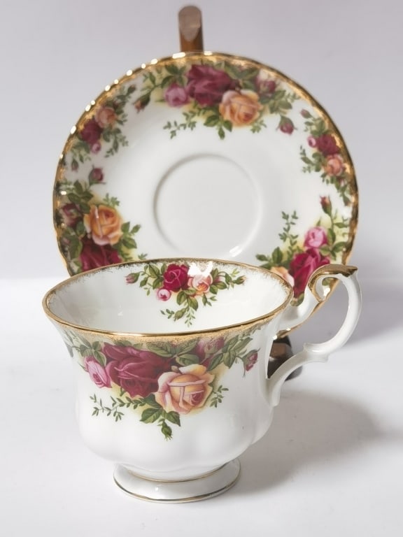 Vintage Royal Albert "Old Country Roses" Teacup Se (1 of 3)