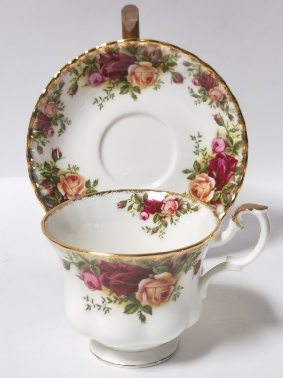 Vintage Royal Albert "Old Country Roses" Teacup Se (1 of 3)