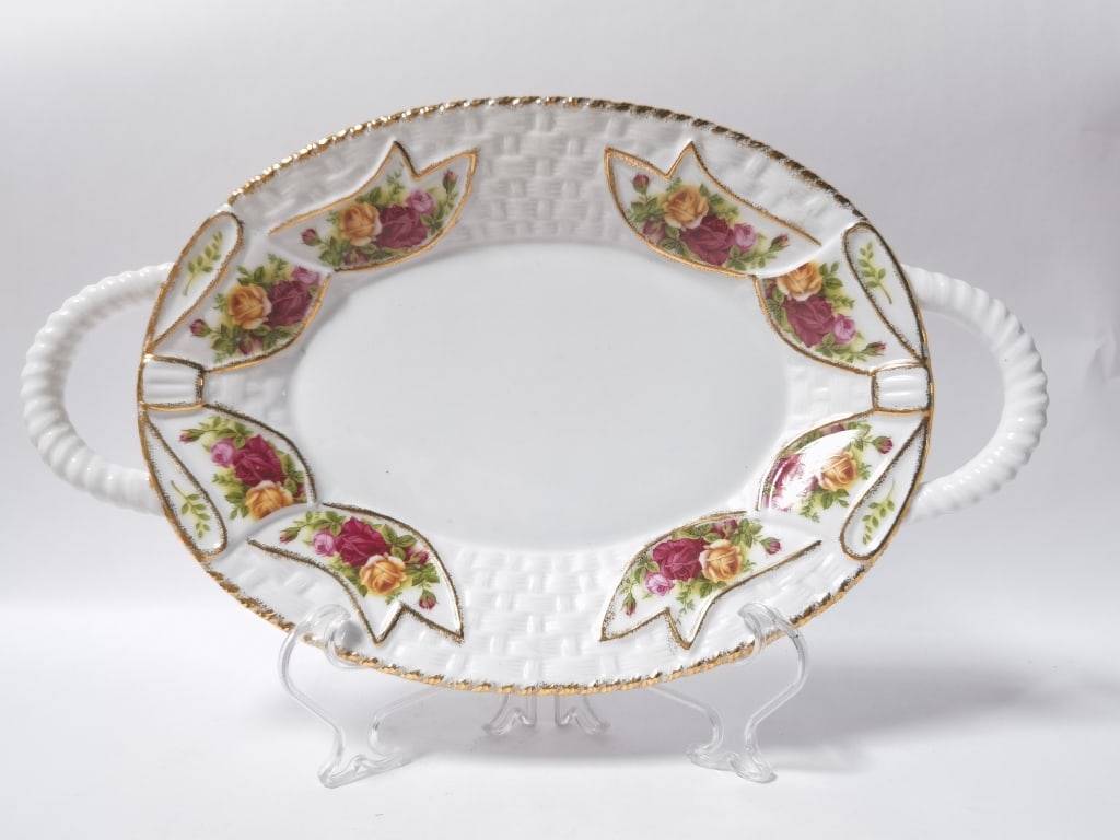 Royal Albert "Old Country Roses" Oval Handled Tray (1 of 3)