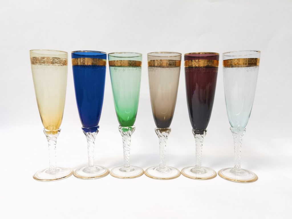 (6) Vintage Gold Rim Colored Champagne Flutes: (6) Vintage Gold Rim Colored Champagne Flutes, 8.25in