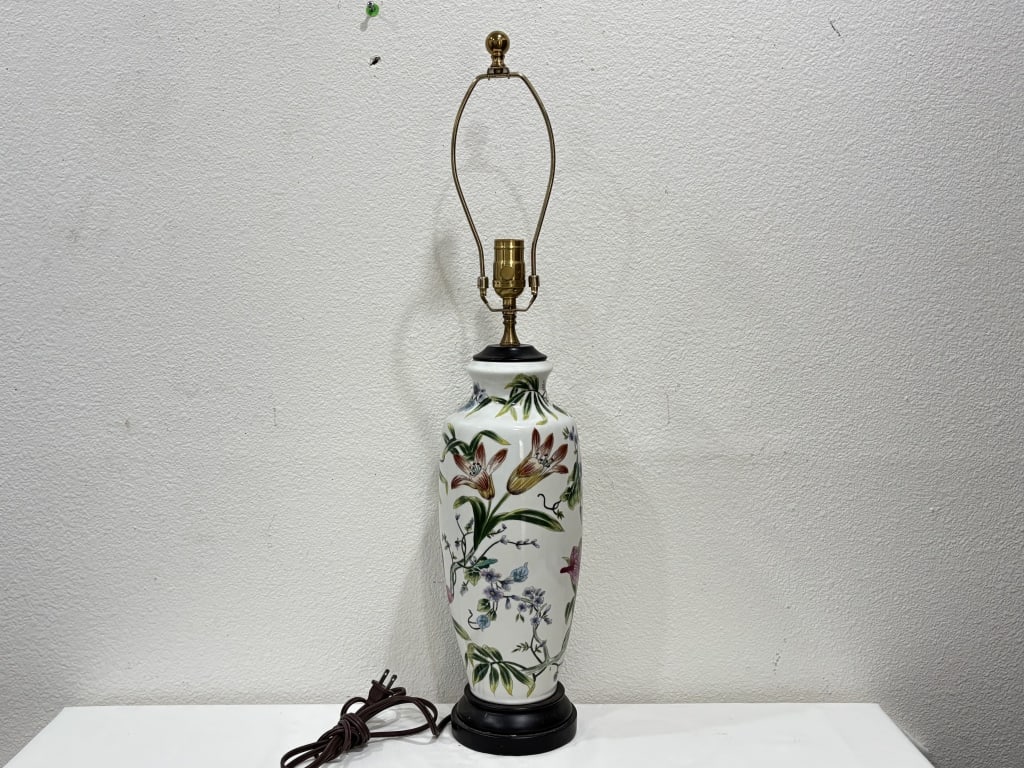 Vintage Chinoiserie Style Ceramic Table Lamp (1 of 5)