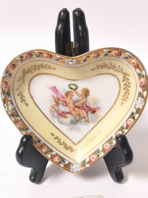 Assorted Small Vanity and Dressing Table Porcelain - 2