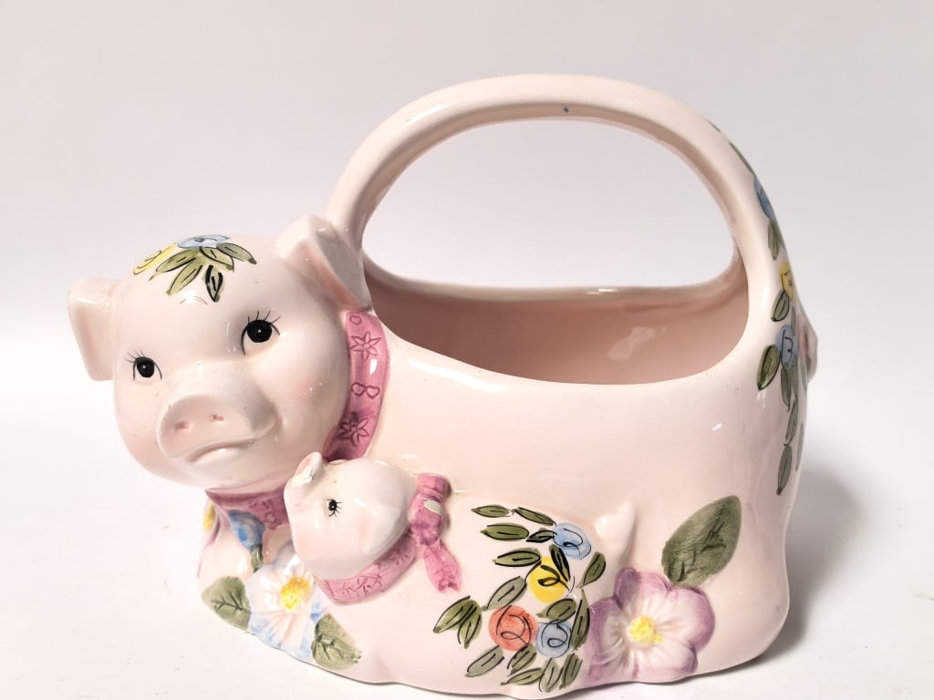 Vintage Pink Sow and Piglet Basket: Vintage Pink Sow and Piglet Basket, 9.5in by 7in by 6.25in
