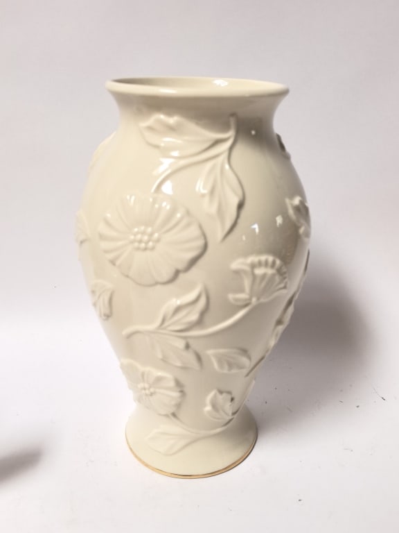 Vintage Lenox Porcelain Poppy Vase: Vintage Lenox Porcelain Poppy Vase, 10in by 6in